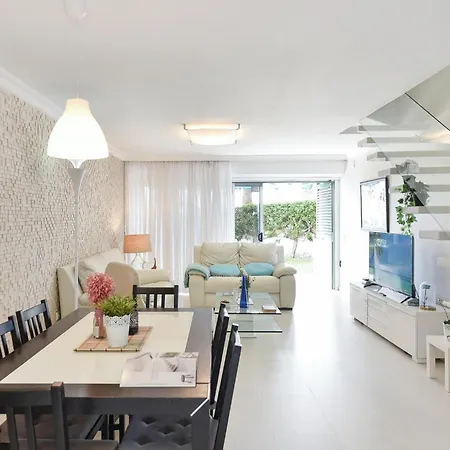 Beachfront Burras Mra 02 아파트